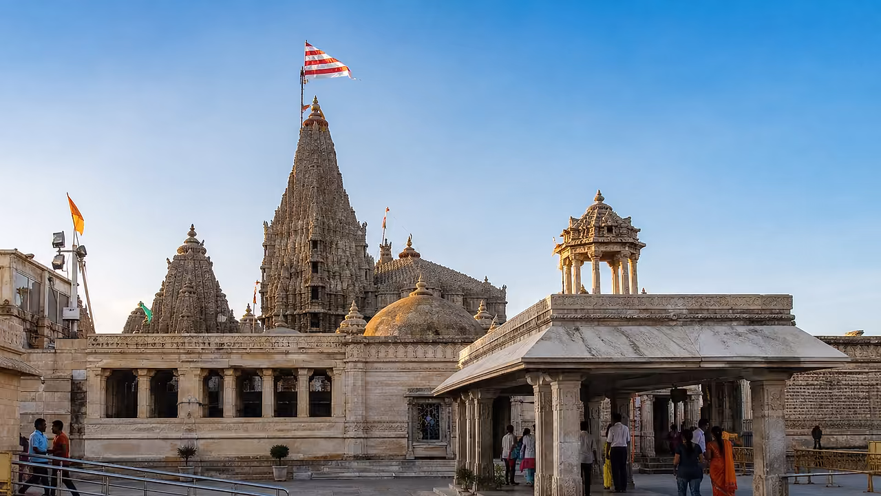 Dwarkadhish Temple Dwarka: History, Architecture, Darshan Timings, Festivals &amp; Travel Guide travel guide