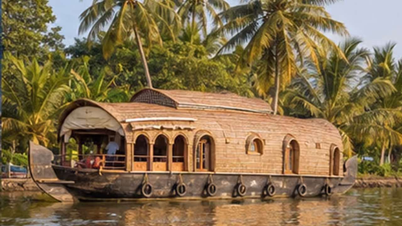 2 Night 3 Days Delhi to Kerala Tour guide – Kochi Munnar Alleppey Trip Plan travel guide